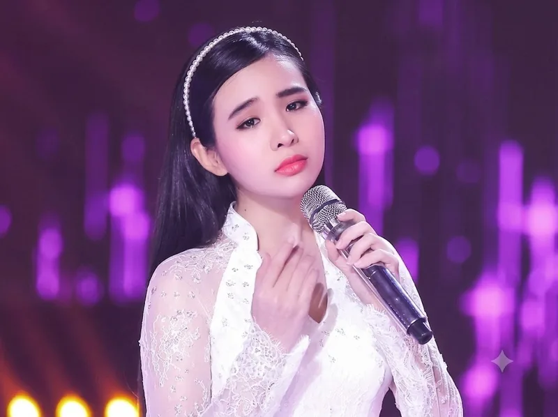 Ca sĩ Quỳnh Trang được khán giả yêu mến với biệt danh thiên thần bolero.